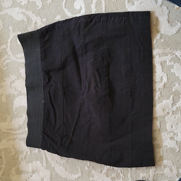 Black miniskirt - Picture 2 of 3